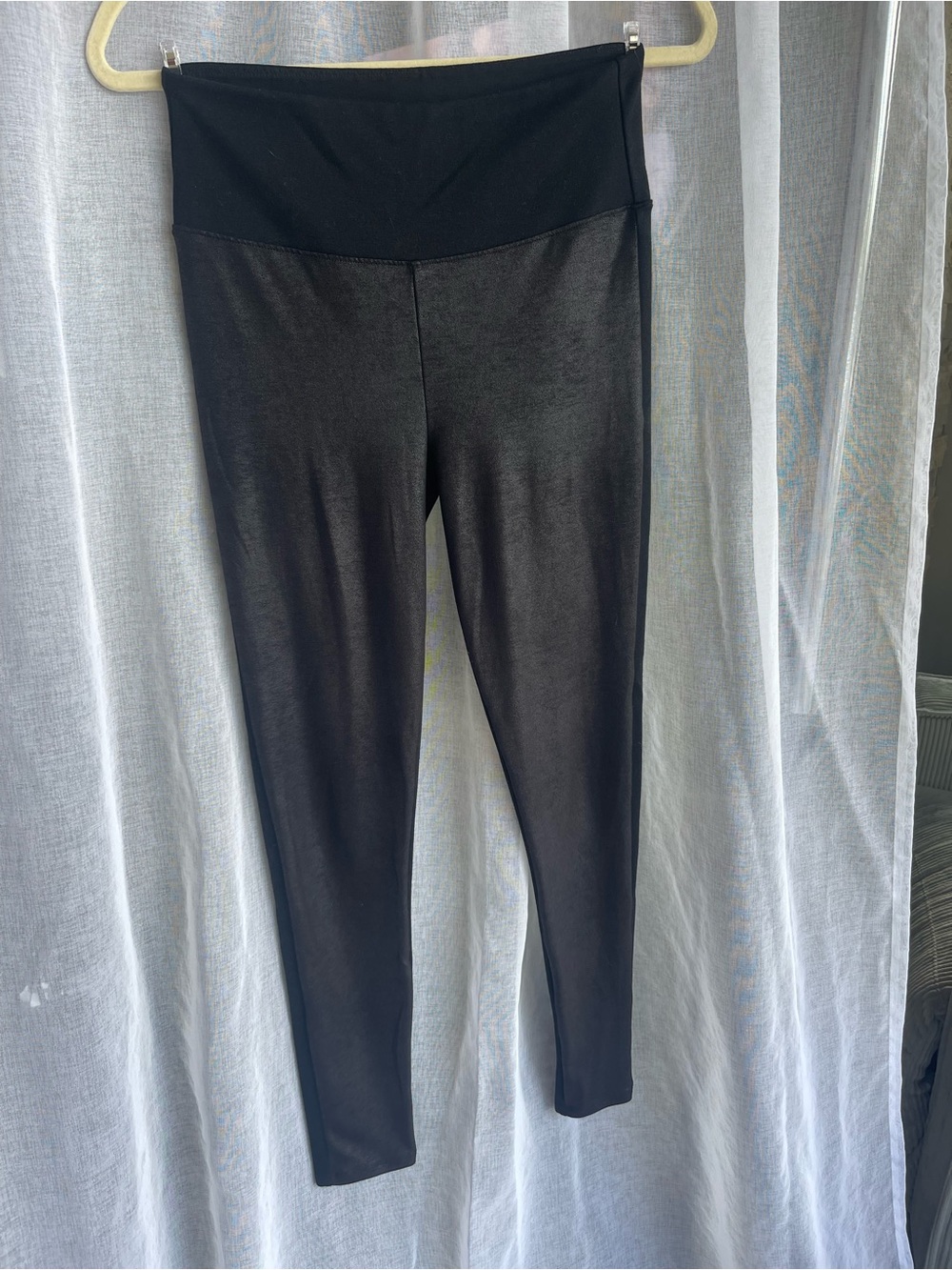 Assets by Spanx Faux Leather-Front Leggings – Black – Size M
